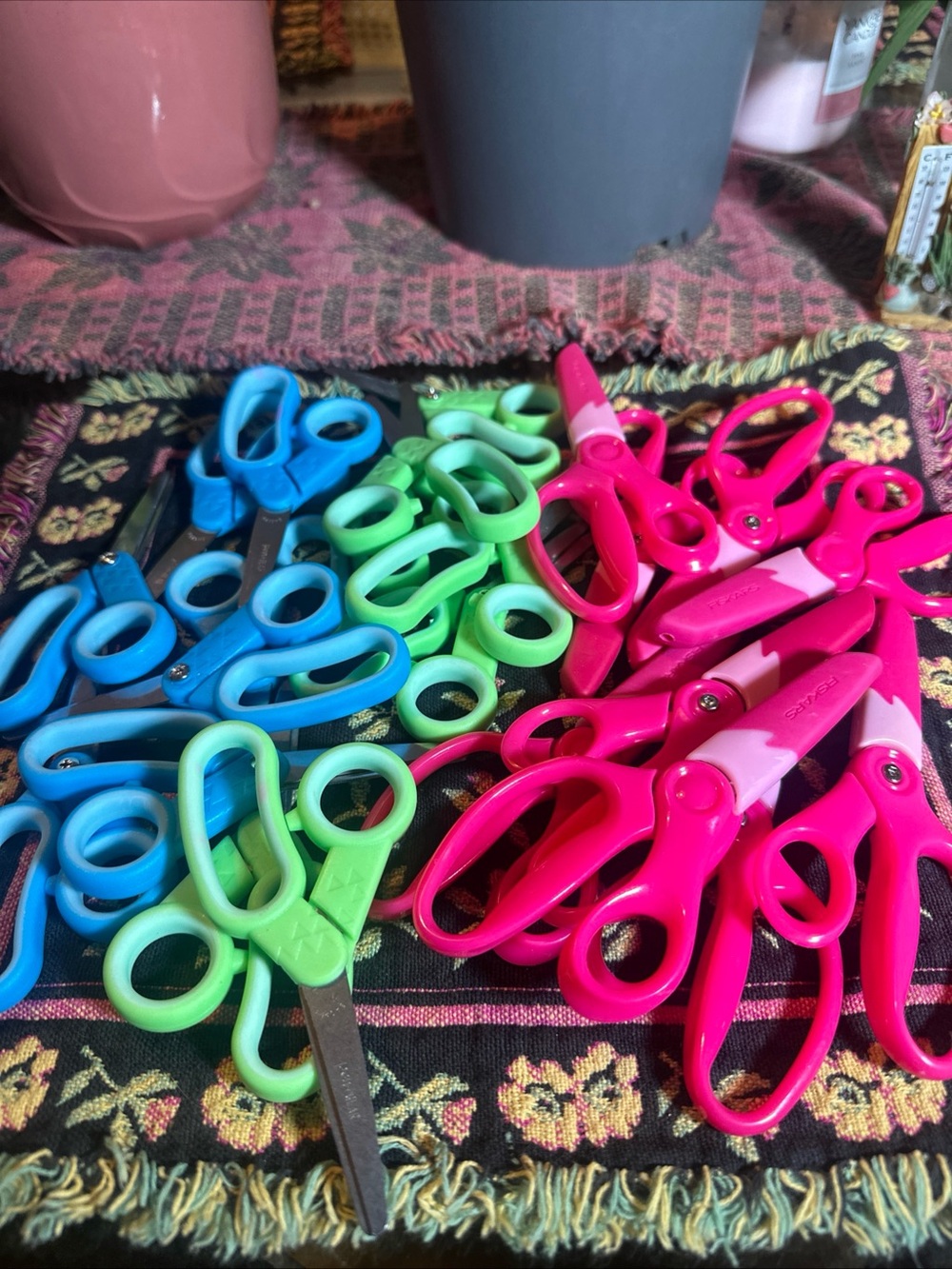 Lot Of 23 Kids 5” Scissors Soft Grip Pointed Blunt Tip Pink Green Blue Teachers